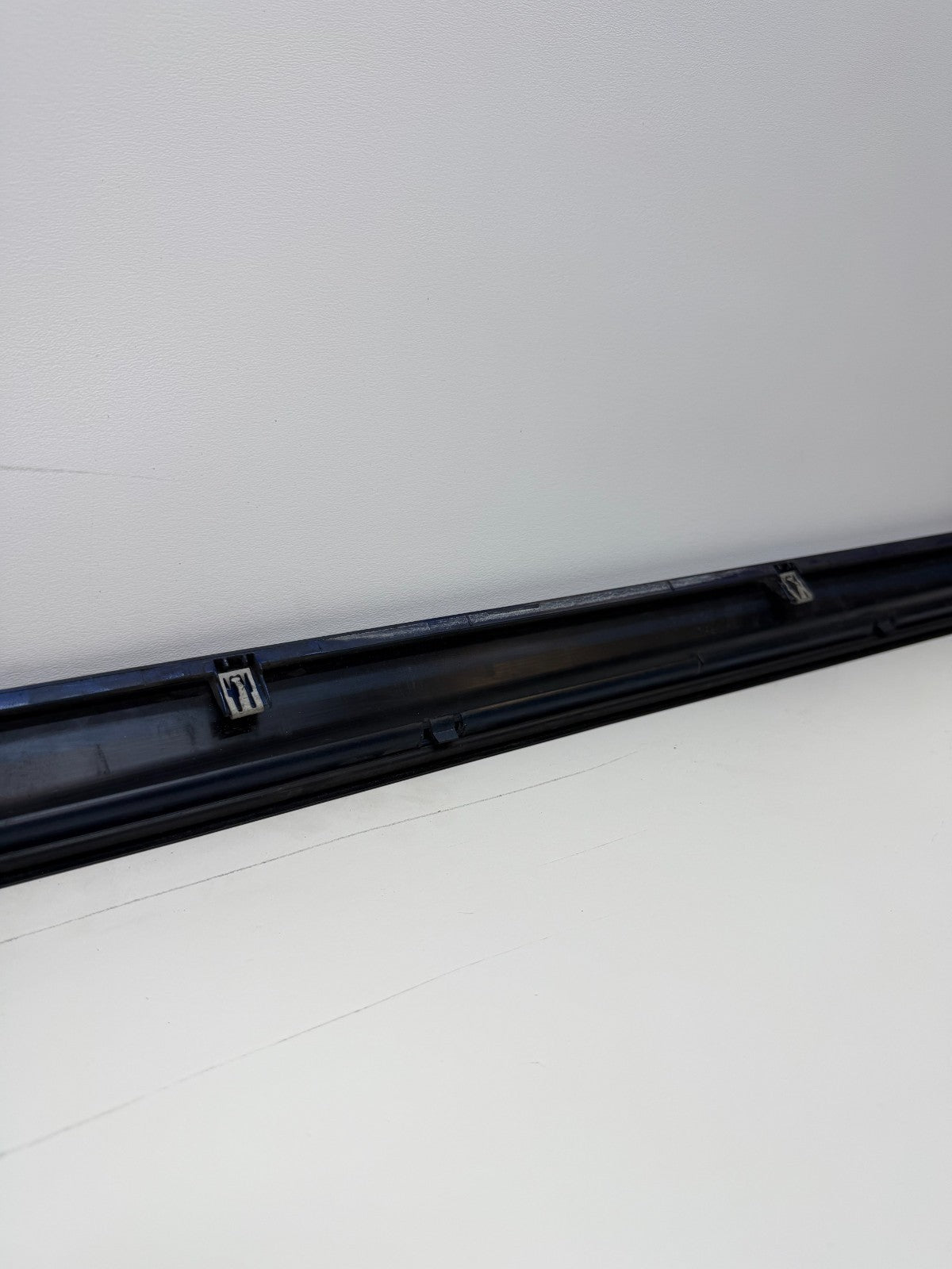 2012-25 Model S Passenger Rocker Skirt Molding Scuff Panel Right RH 1012217-00-F