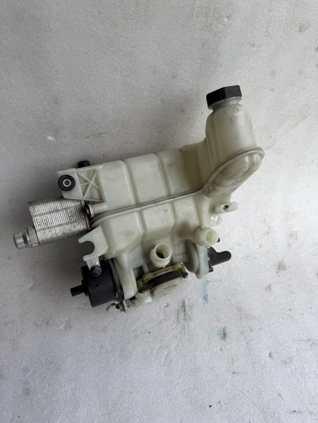 ♦️2017 - 2023 TESLA MODEL 3 COOLANT EXPANSION TANK WITH PUMP OEM, 1097016-00-D