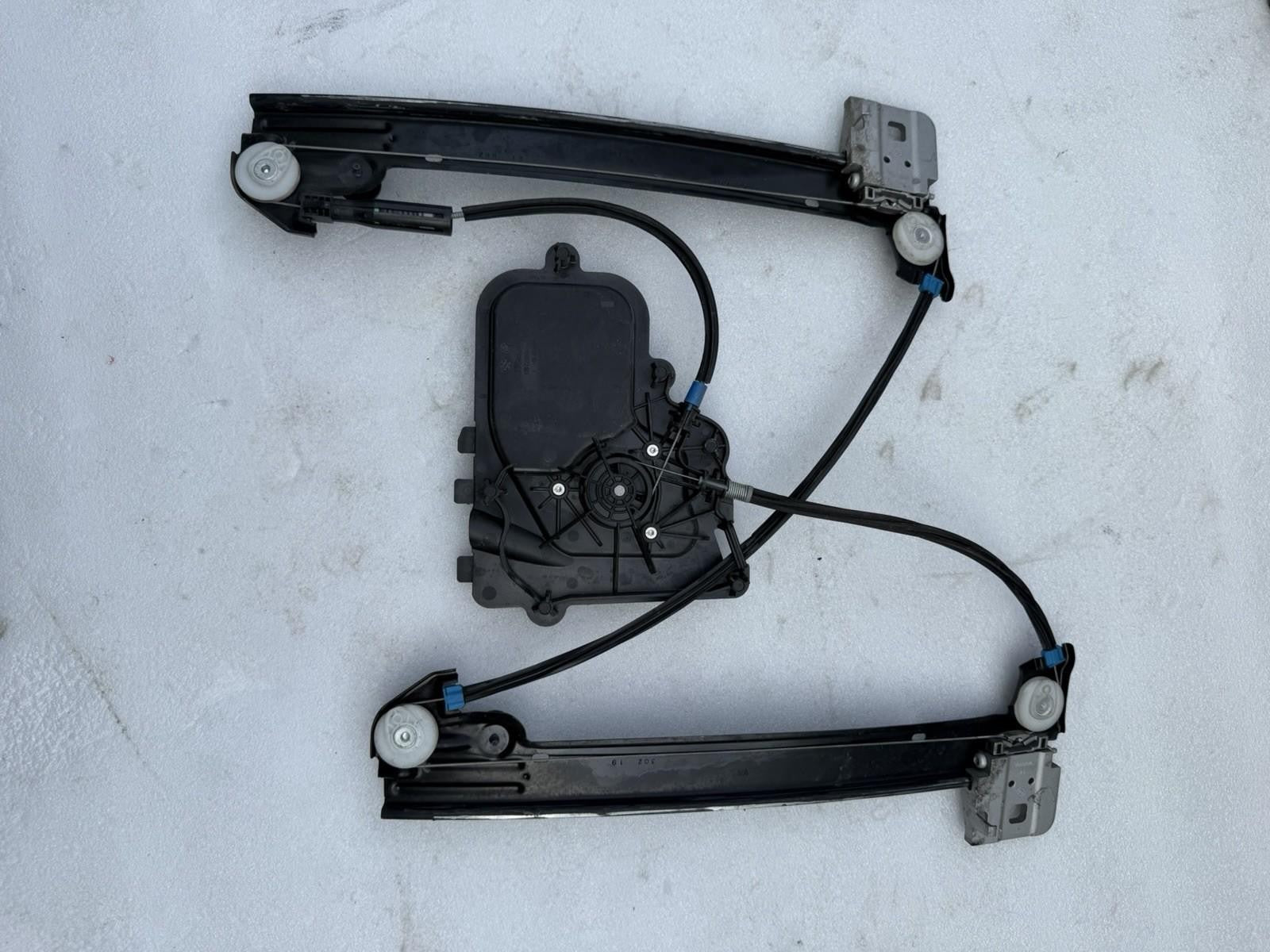 ♦️17-23 TESLA MODEL 3 FRONT LEFT DOOR WINDOW REGULATOR & MOTOR  OEM,1096620-14-J