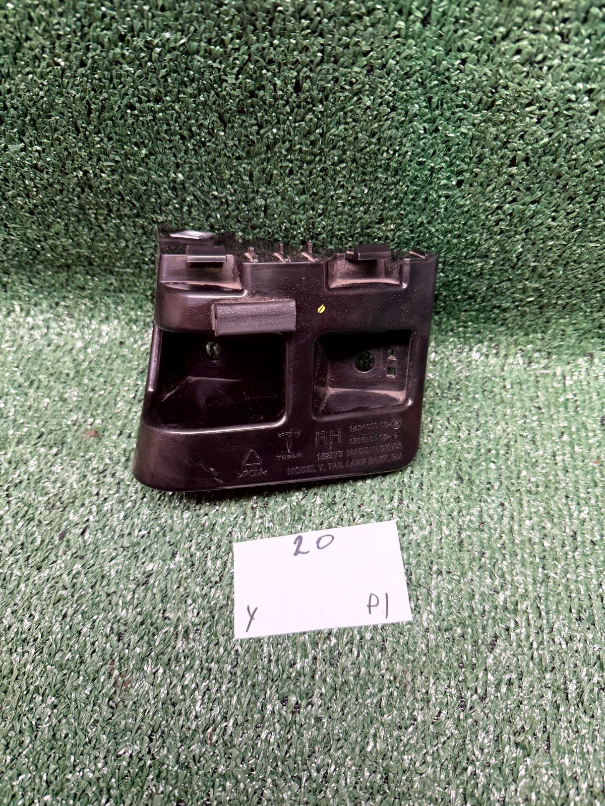 ♦️2020-2023 TESLA MODEL Y RIGHT SIDE TAIL LIGHT BUMPER BRACKET OEM, 1494039-00-B