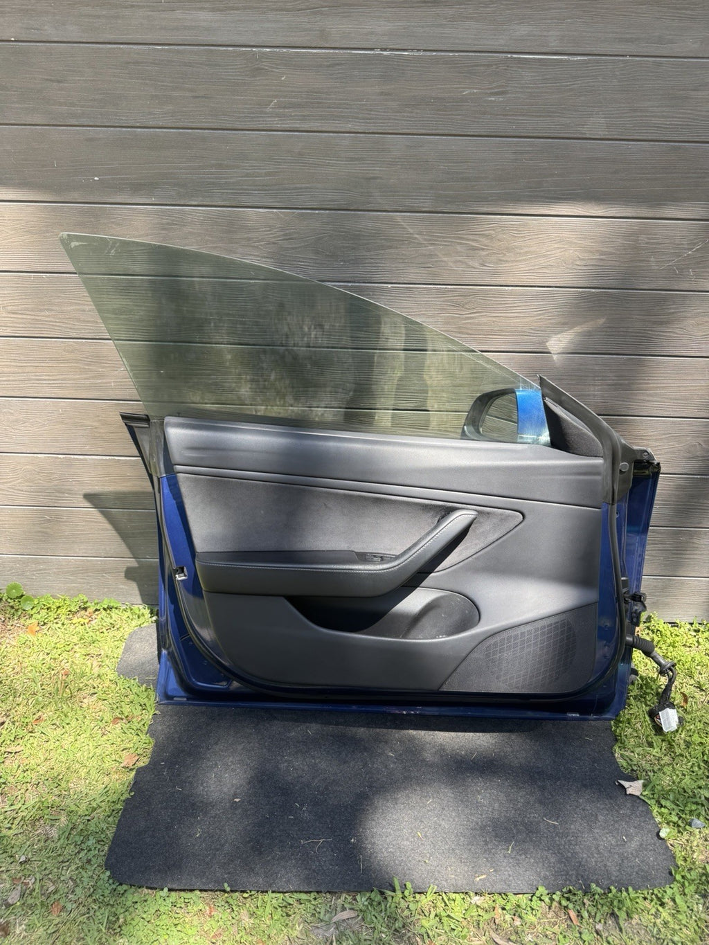 2018-2023 TESLA MODEL 3 FRONT LEFT DRIVER SIDE DOOR SHELL BLUE MIRROR INCUDED