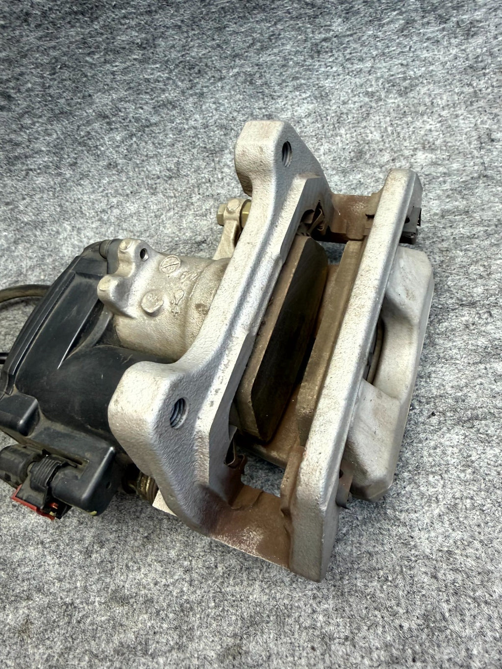 ♦️2017 - 2023 TESLA MODEL 3 REAR RIGHT SIDE BRAKE CALLIPER OEM, 1044624-00-H