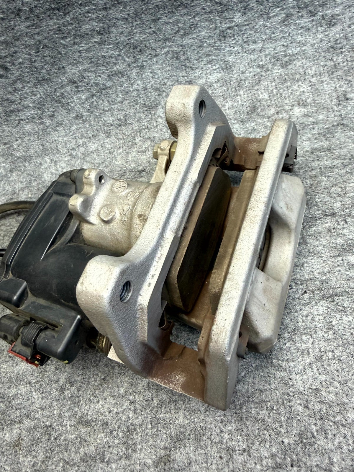 ♦️2017 - 2023 TESLA MODEL 3 REAR RIGHT SIDE BRAKE CALLIPER OEM, 1044624-00-H