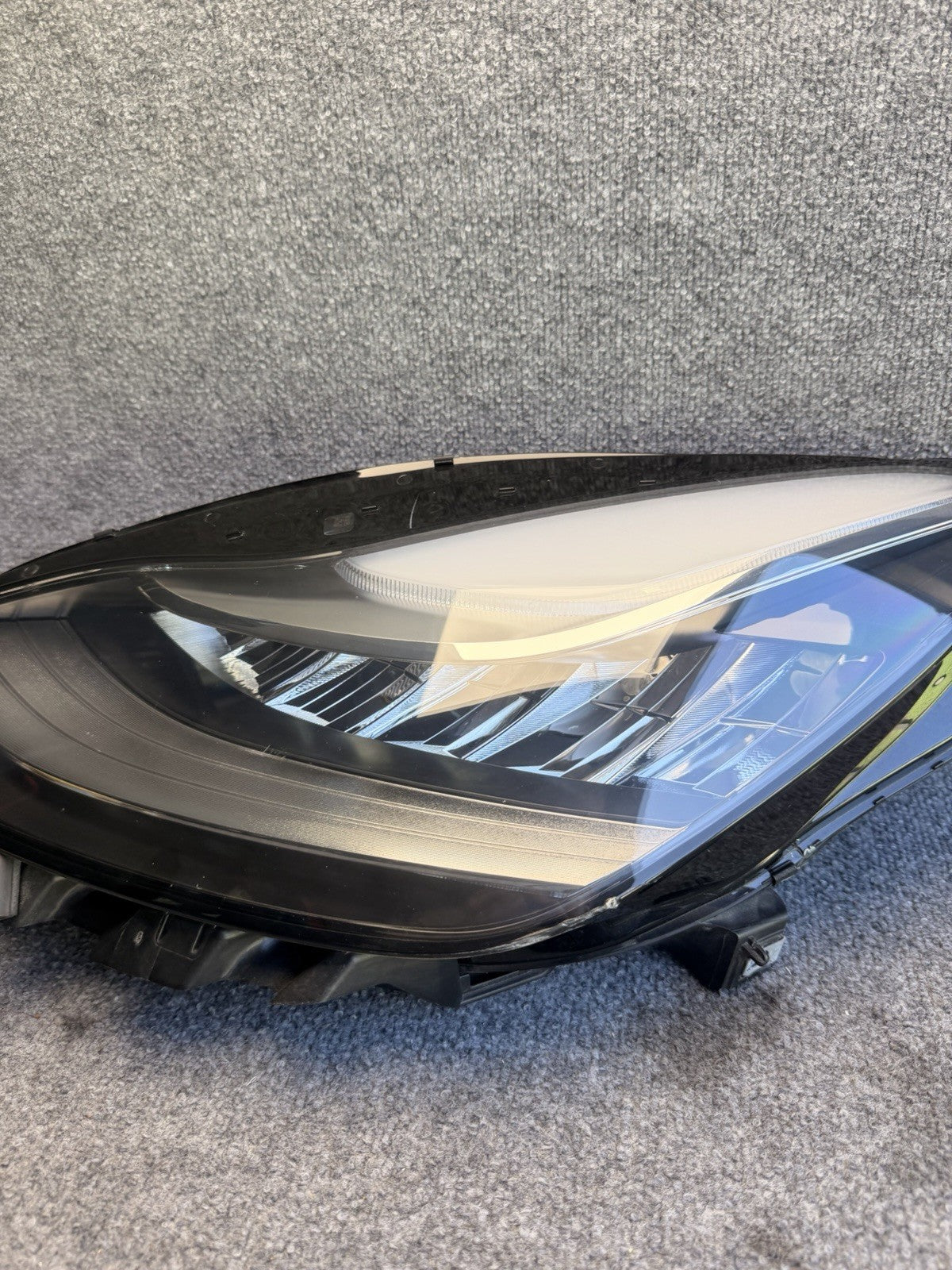 OEM 17-22 Tesla Model Y-3 Reflector LED Headlight LH Front Left 1077371-00-L