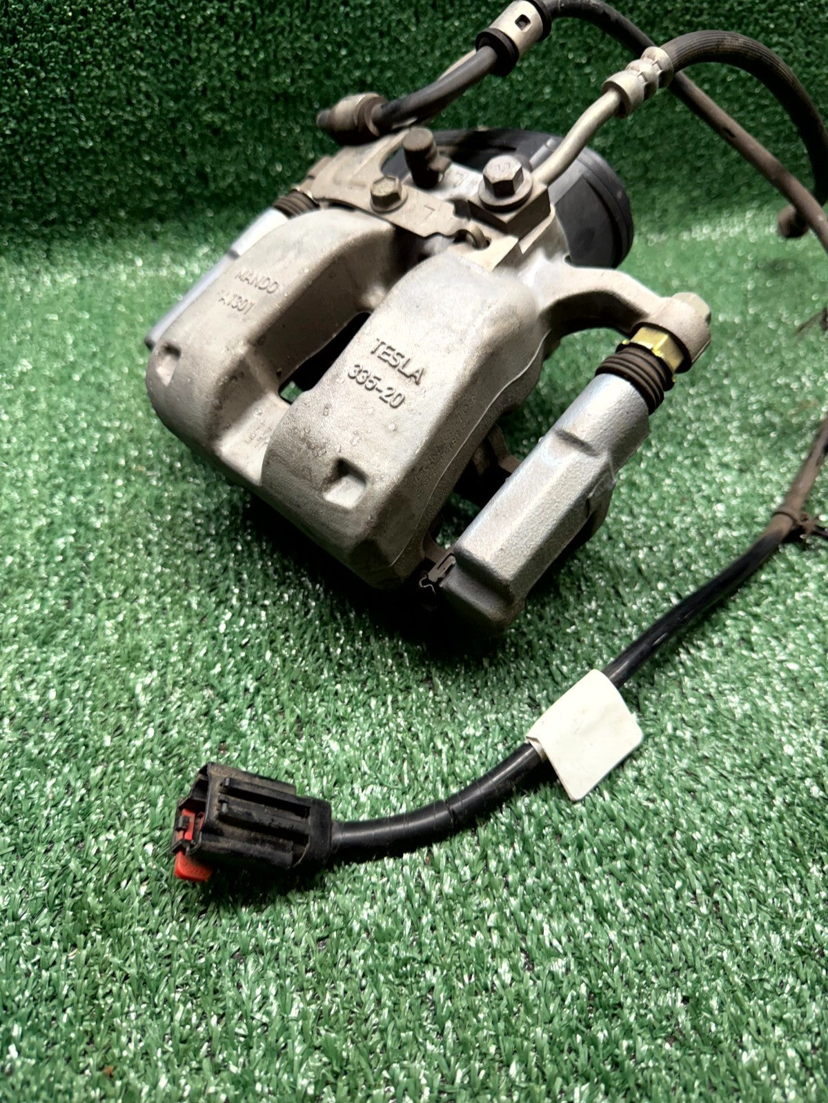 ♦️20–23 TESLA MODEL 3/Y LEFT SIDE BRAKE CALIPER W/ BRAKE HOSE OEM, 1044623-00-H