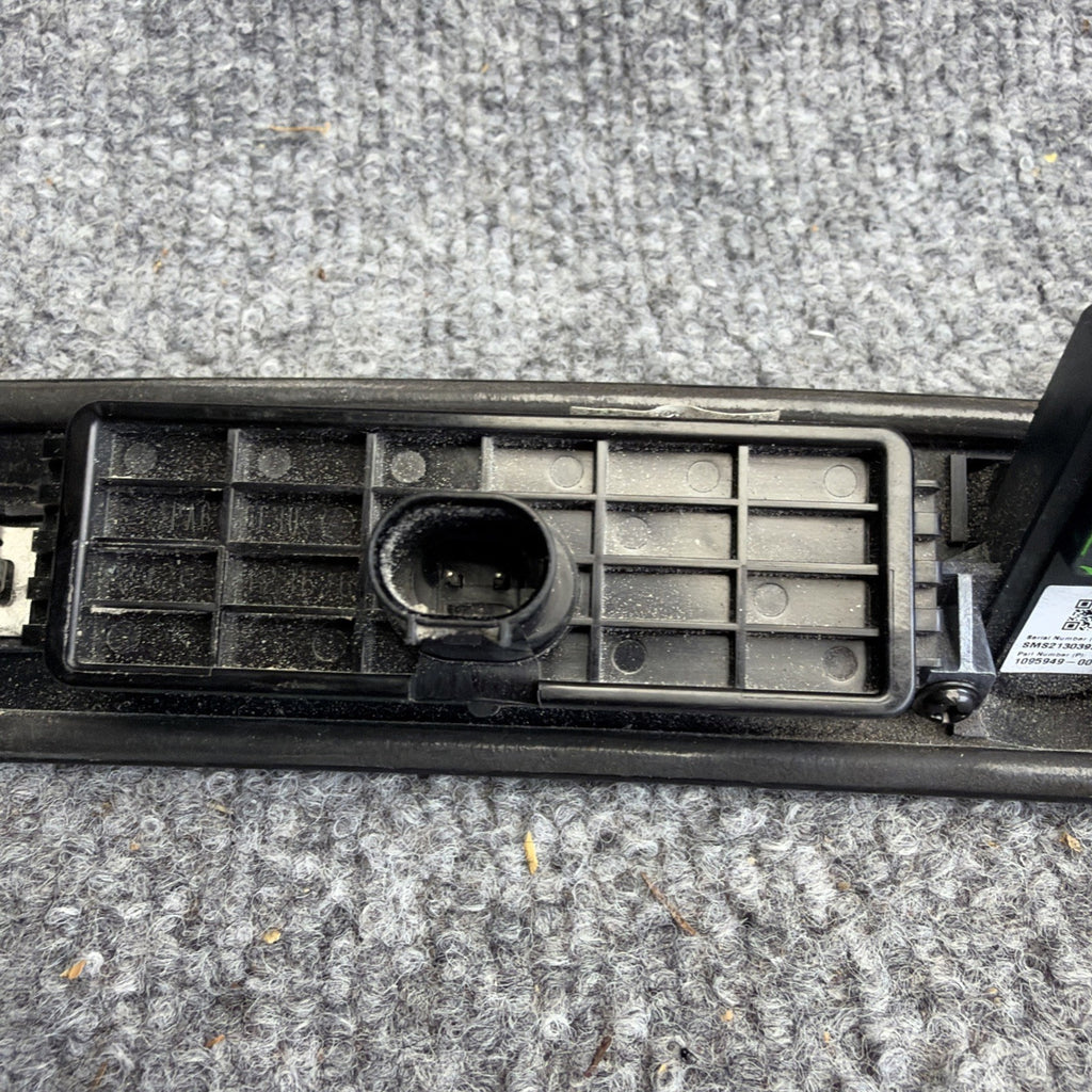 2020 - 2024 TESLA MODEL Y REAR LIFTGATE RELEASE HANDLE W/ CAMERA OEM 109594900E