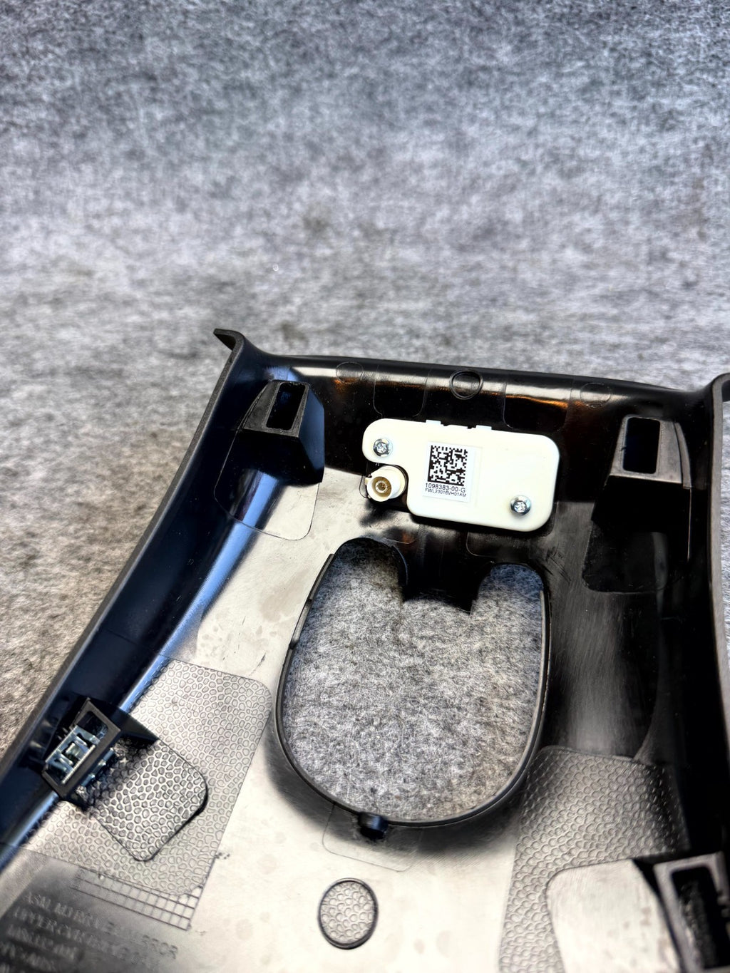 ♦️2017 - 2023 TESLA MODEL 3 INTERIOR REAR VIEW CAMERA COVER TRIM OEM, 1098383-00