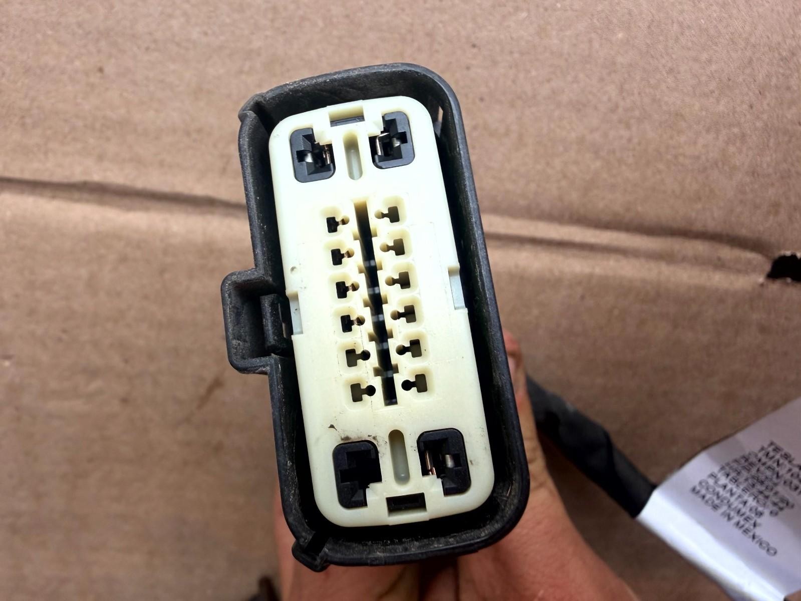 ♦️2016-2020 TESLA MODEL X REAR RIGHT TRAILER CONNECTOR HARNESS OEM, 1046032-00-C