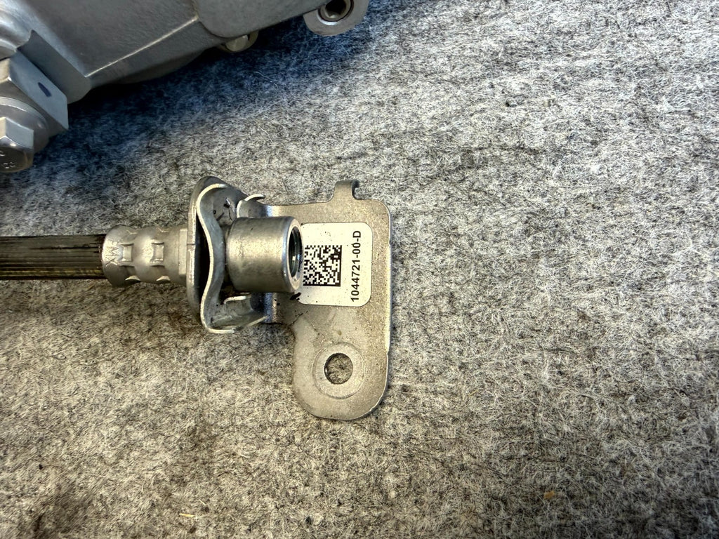 ♦️17-23 TESLA MODEL 3 FRONT LEFT BRAKE CALIPER W/ BRAKE HOSE LINE OEM, 104462100