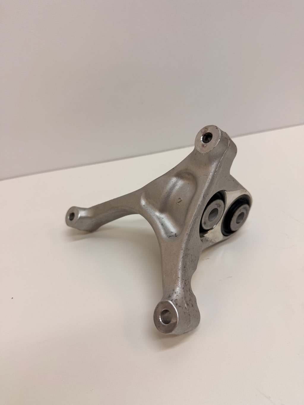 2017-2020 TESLA MODEL S FRONT ENGINE DRIVE UNIT LEFT MOUNT BRACKET SUPPORT