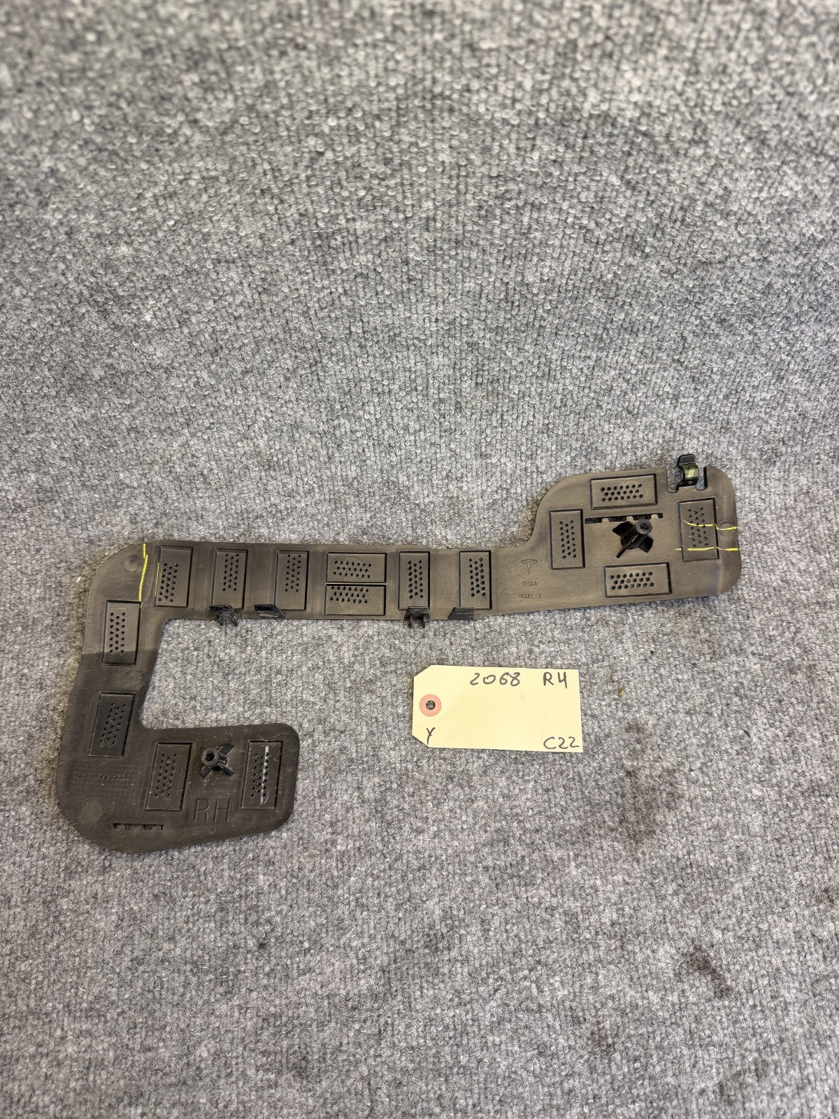 2020 - 2024 TESLA MODEL Y FRONT RIGHT BUMPER FOG LIGHT BRACKET OEM, 1493748-00-A