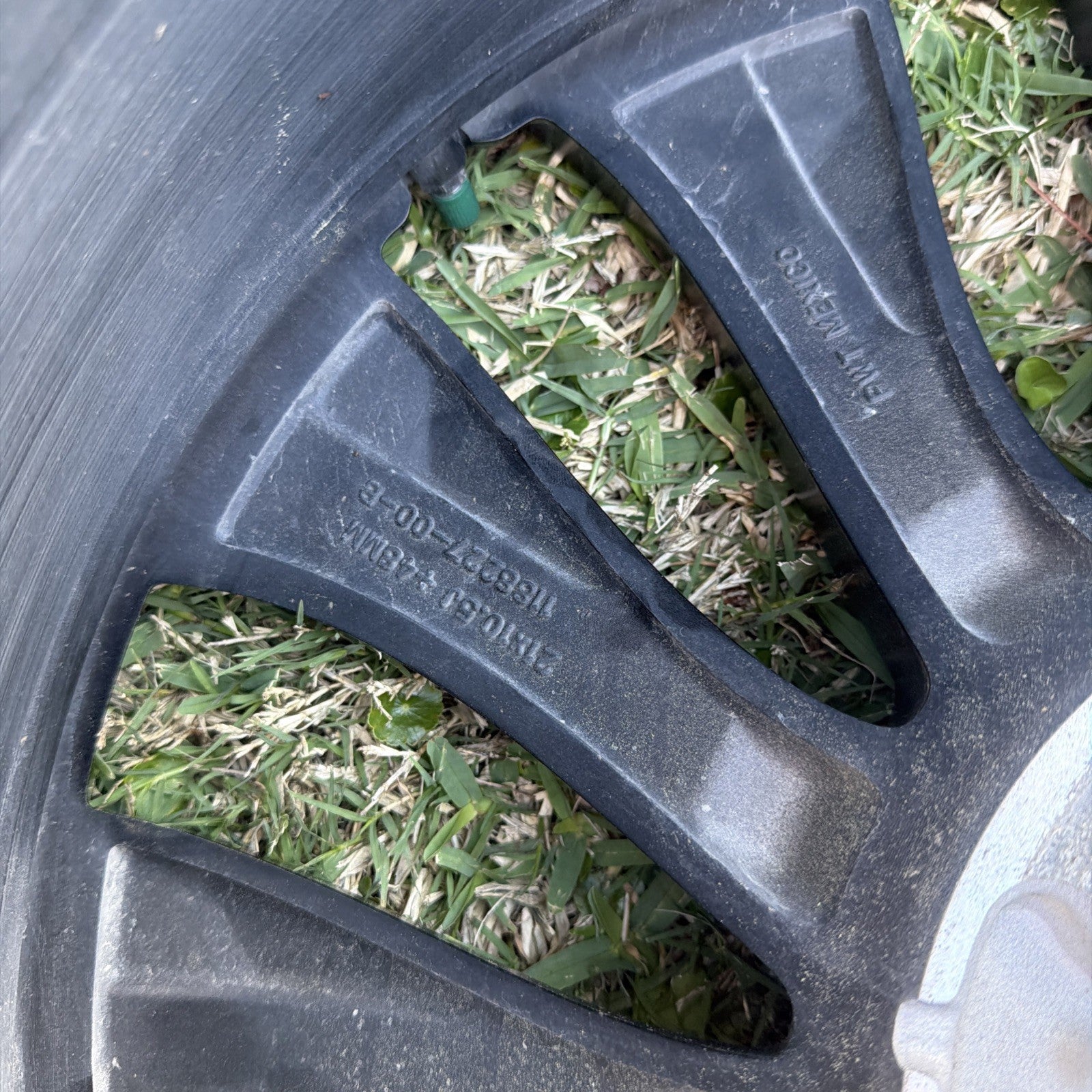 20-25 Tesla Model Y PERFORMANCE OEM 21" FRONT Wheel And Tire