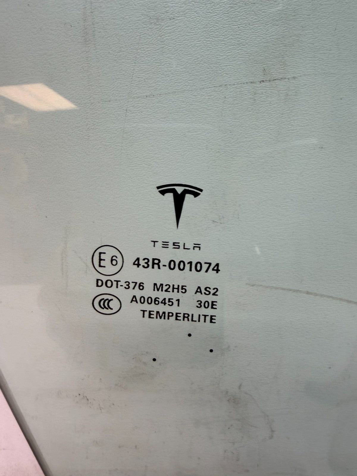 2012-20 Tesla Model S Front Right Passenger Side Door Window Glass 43R-001074