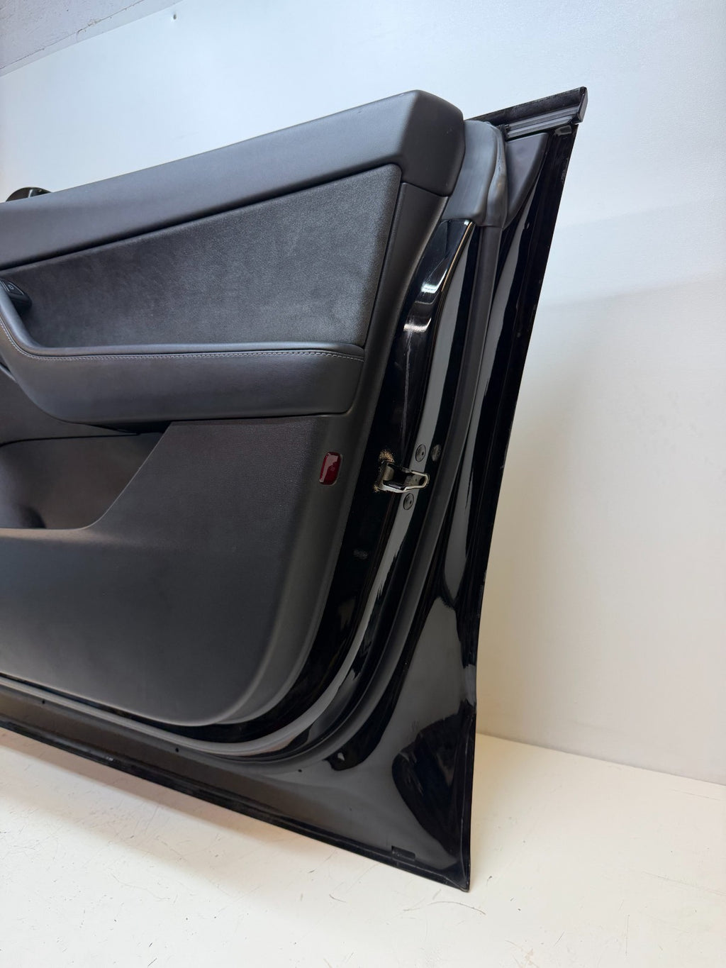2012-2020 TESLA MODEL Y FRONT RIGHT PASSENGER SIDE COMPLETE DOOR ASSEMBLY