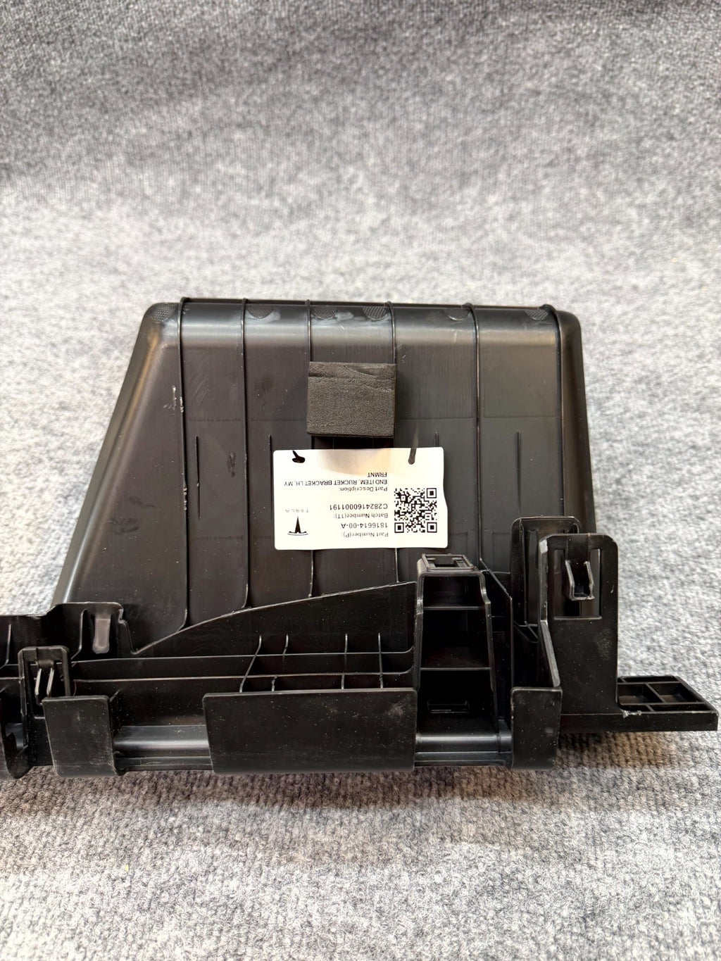 2020 - 2024 TESLA MODEL Y REAR LEFT SIDE TRUNK RUCKET BRACKET OEM, 1816614-00-A