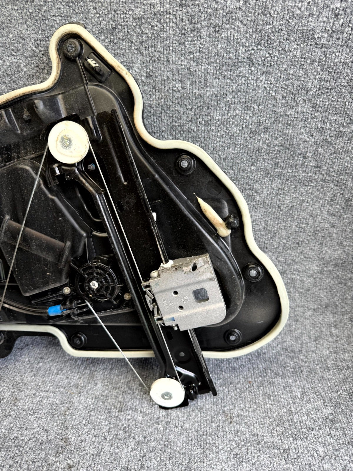 2017-2023 TESLA MODEL 3 REAR RIGHT DOOR WINDOW REGULATOR MOTOR OEM, 1096623-99-H
