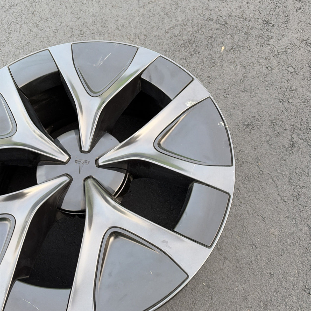 2025-2026 TESLA MODEL Y REAR 21" OEM WHEEL 21X9.5 RIM ARACHNID 2.0 2188228-00-A