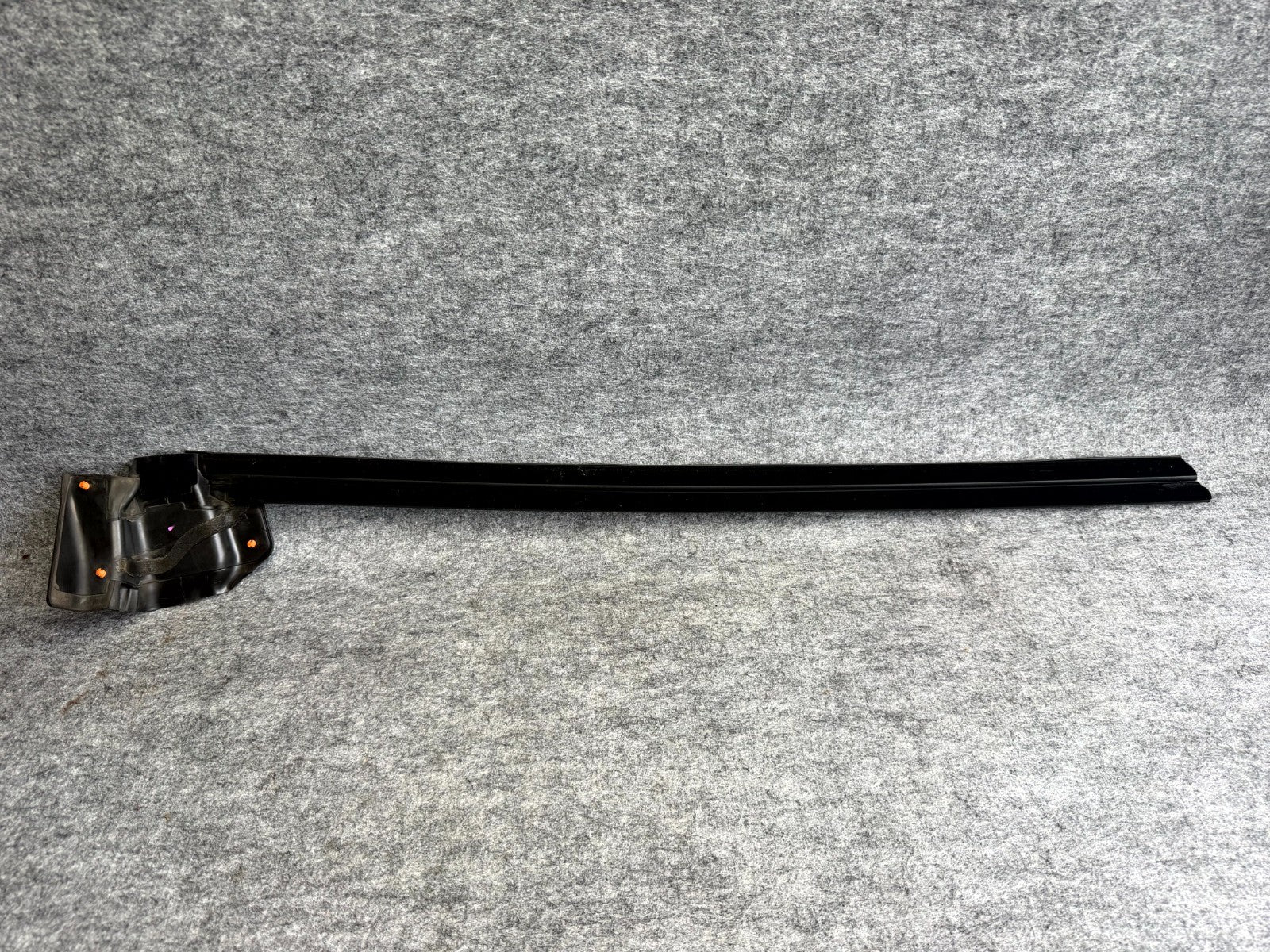 ♦️17–23 TESLA MODEL 3 FRONT LEFT/RIGHT INNER BELT SEAL MOLDING OEM, 1090495-00-E