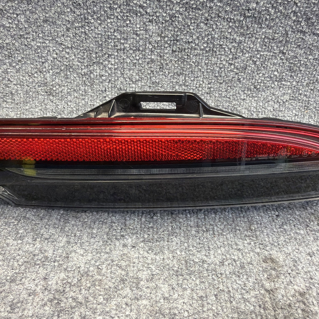 24 25 Model 3 Rear Right Lower Bumper Taillight Lamp LED Reflector 1712514-00-D