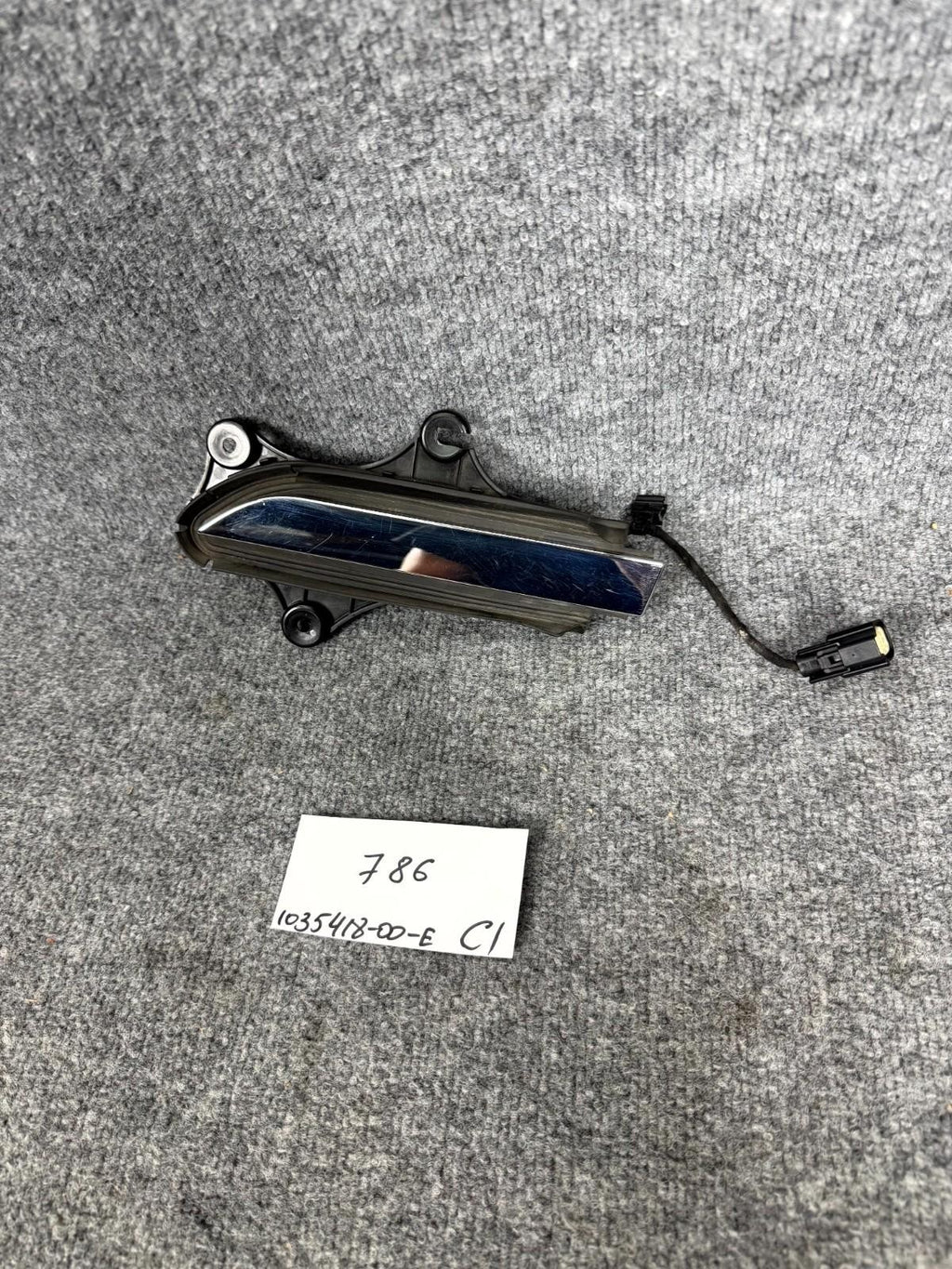 16-20 Tesla Model X Front Left Side Exterior Door Handle OEM, 1035418-00-E