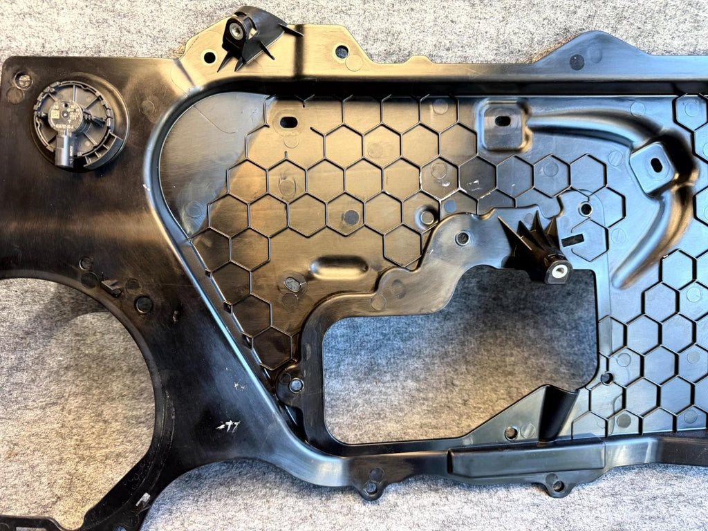 ♦️17-23 TESLA MODEL 3 FRONT RIGHT  DOOR INNER CLOSEOUT PANEL OEM, 1092147-00-D