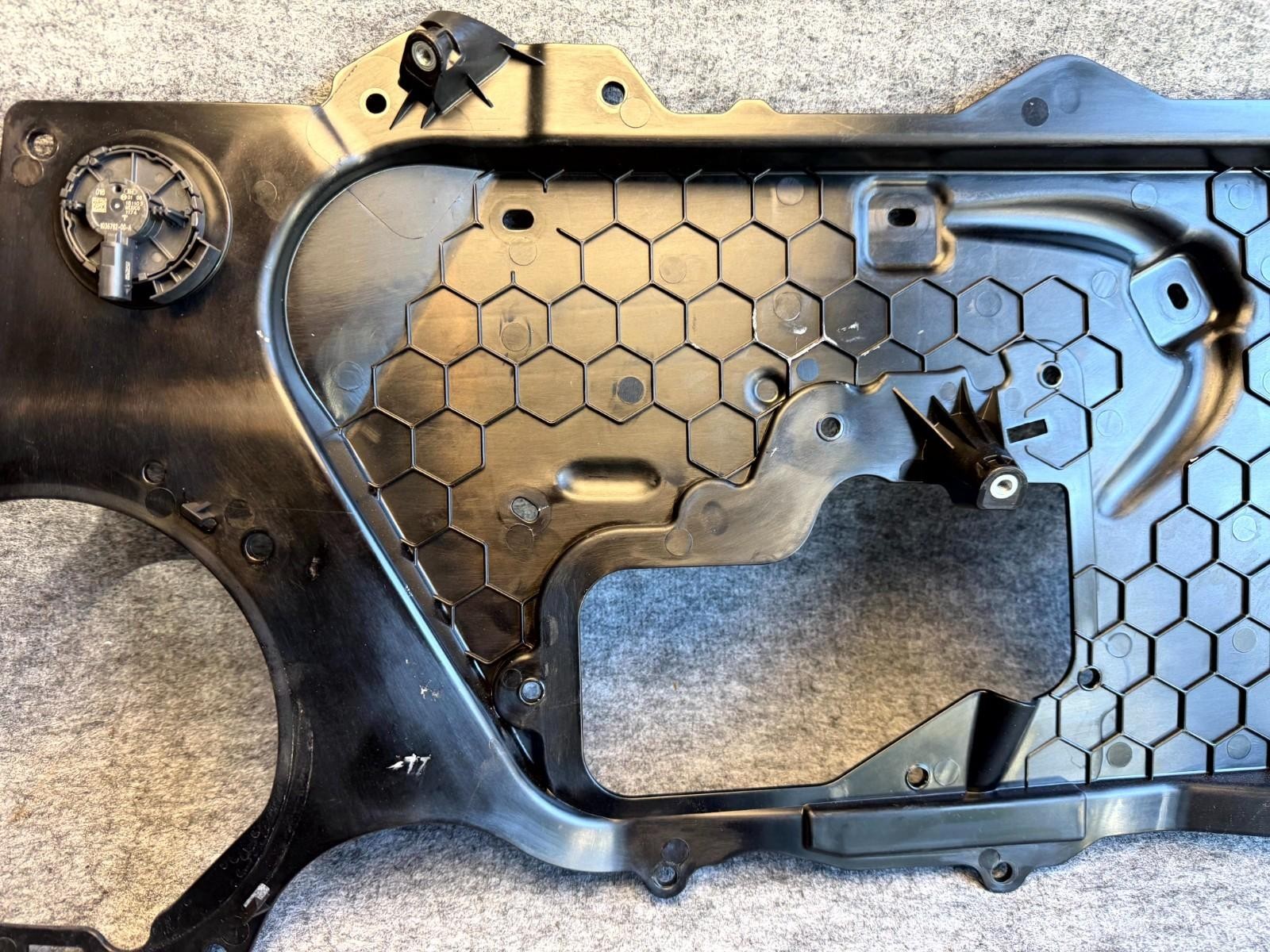 ♦️17-23 TESLA MODEL 3 FRONT RIGHT  DOOR INNER CLOSEOUT PANEL OEM, 1092147-00-D