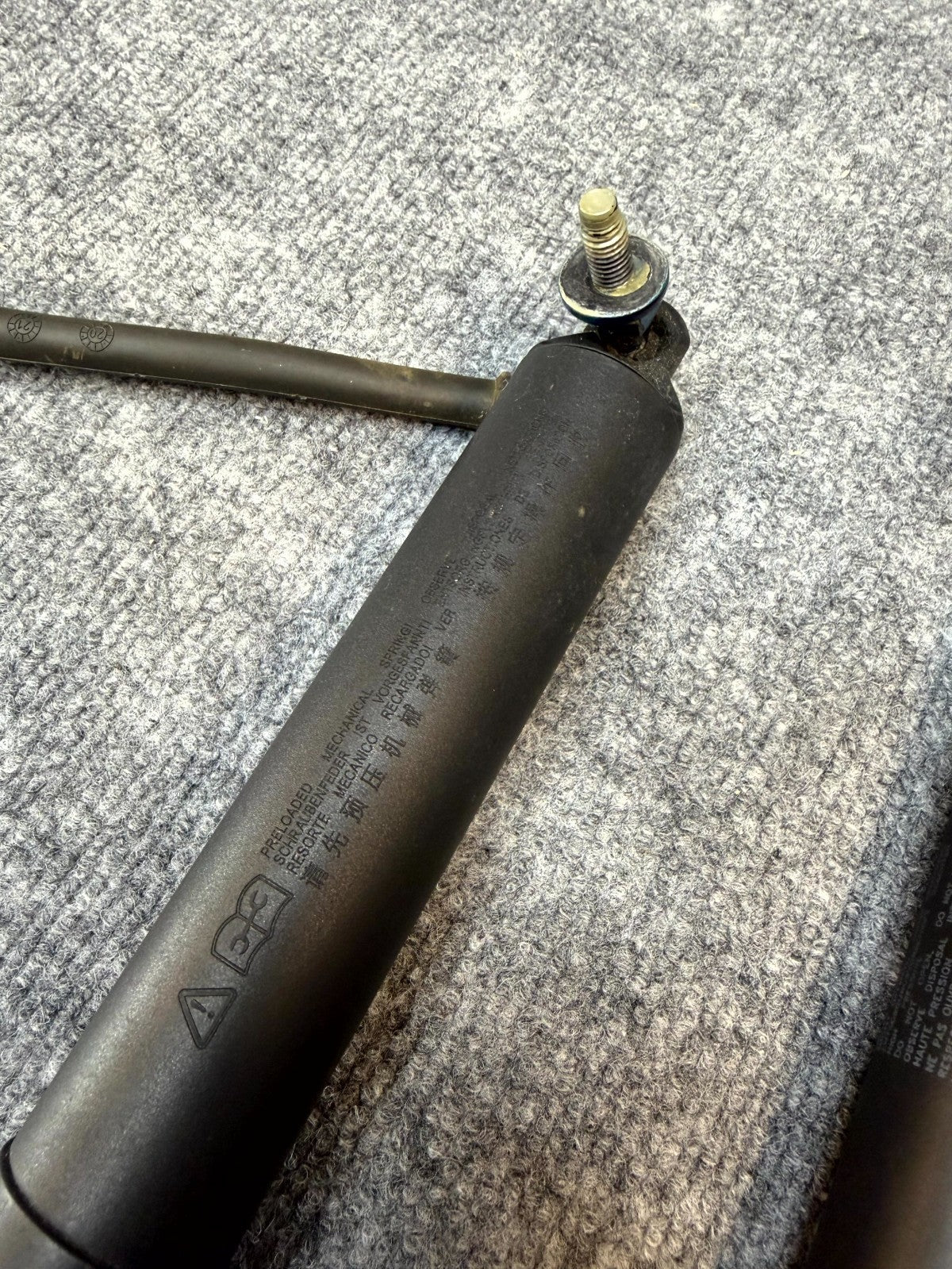 2020-2024 TESLA MODEL Y REAR LEFT & RIGHT LIFT GATE SHOCK STRUT OEM,1500601-00-B