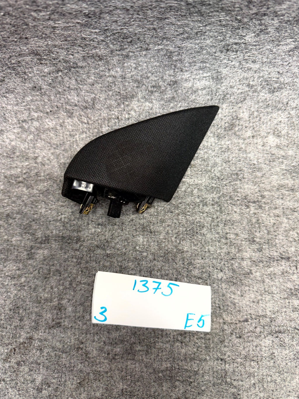 ♦️2017–2023 TESLA MODEL 3 FRONT RIGHT SIDE DOOR TWEETER COVER OEM, 1095686-00-F