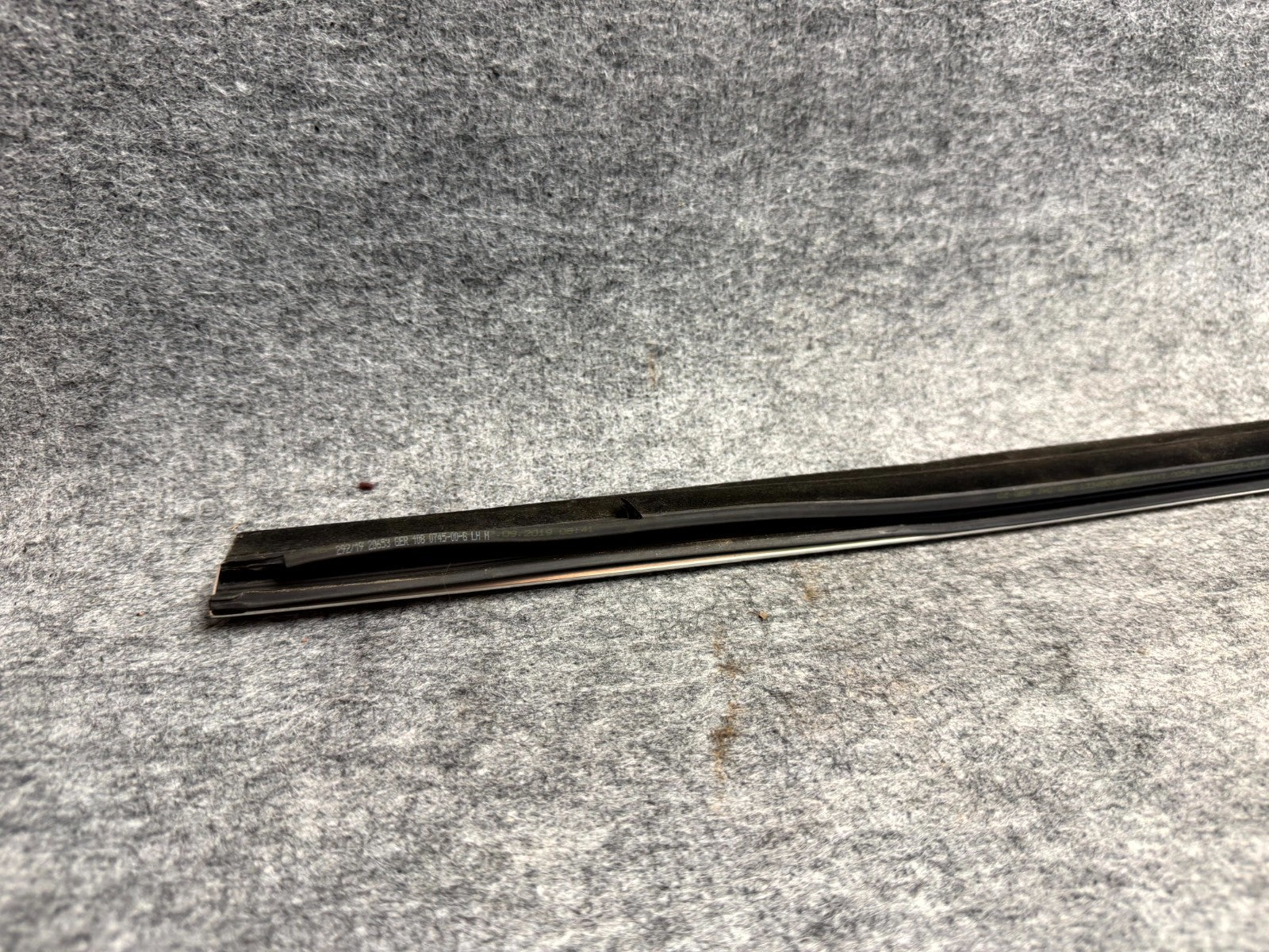 ♦️17–23 TESLA MODEL 3 REAR LEFT SIDE DOOR MOLDING TRIM STRIP OEM, 1080745-01-J