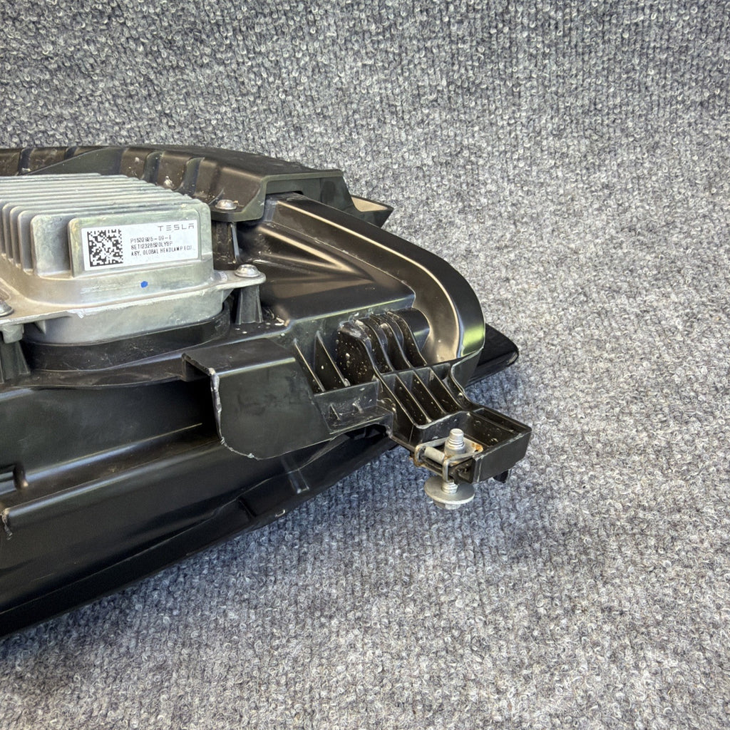 2021-2023 TESLA MODEL 3 Y RIGHT  HEADLIGHT PROJECTOR MATRIX 2ND GEN 1514953-00-D