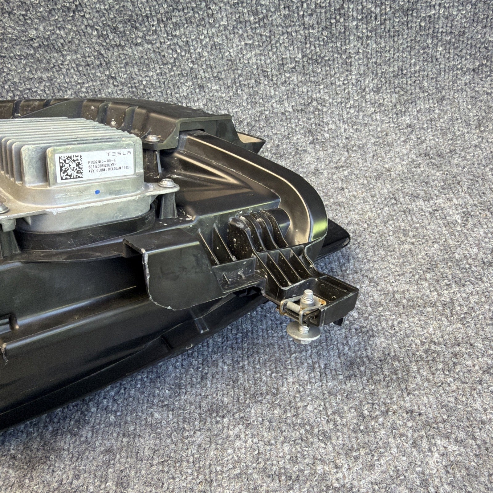 2021-2023 TESLA MODEL 3 Y RIGHT  HEADLIGHT PROJECTOR MATRIX 2ND GEN 1514953-00-D