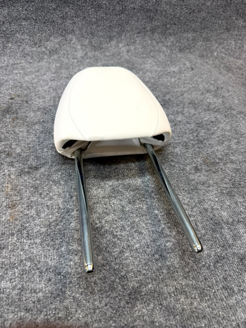 2017 - 2024 TESLA MODEL Y/3 FRONT LEFT OR RIGHT HEADREST WHITE OEM, 1623801-00-A