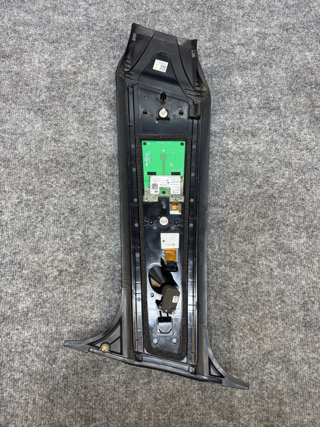 2020 - 2024 TESLA MODEL Y LEFT SIDE B-PILLAR GLASS TRIM CAMERA OEM, 1785299-00-B