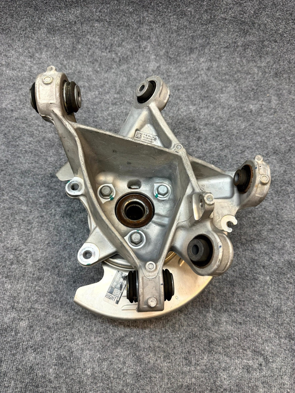 2020-2024 TESLA MODEL Y REAR RIGHT SPINDLE KNUCKLE HUB & SHIELD OEM,1188416-00-F