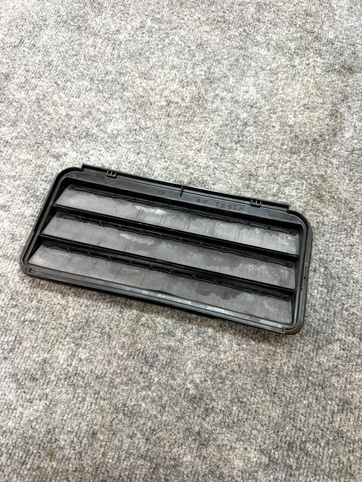 2017–2023 TESLA MODEL 3 AIR EXTRACTOR CABIN VENT GRILLE OEM, 1098751-00-C