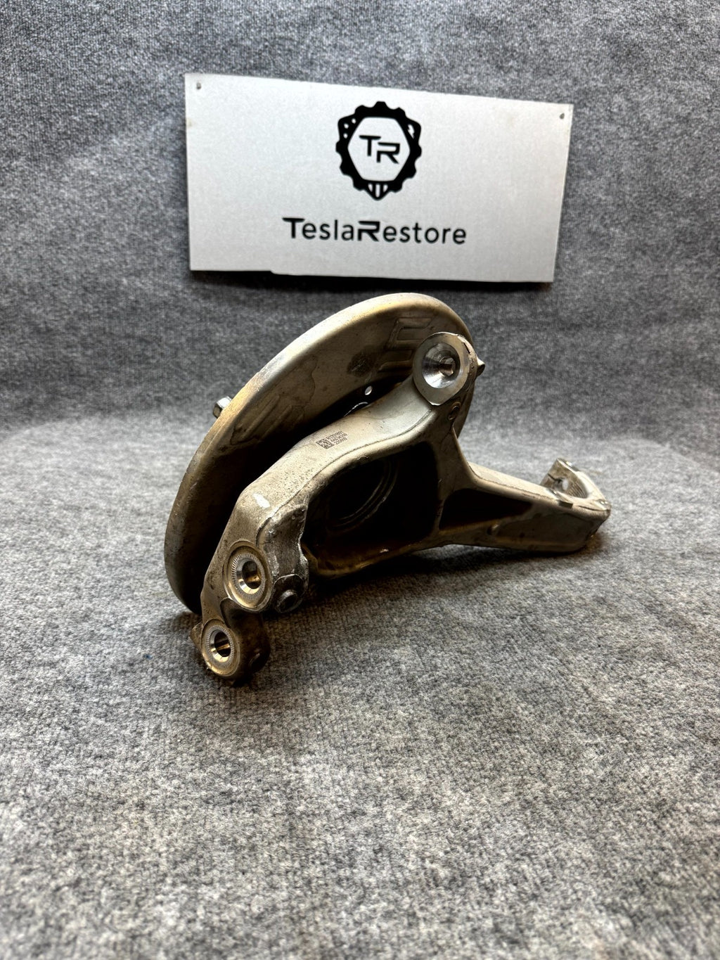 2017 - 2023 TESLA MODEL 3 FRONT RIGHT SIDE SPINDLE KNUCKLE HUB OEM, 1044316-00-E