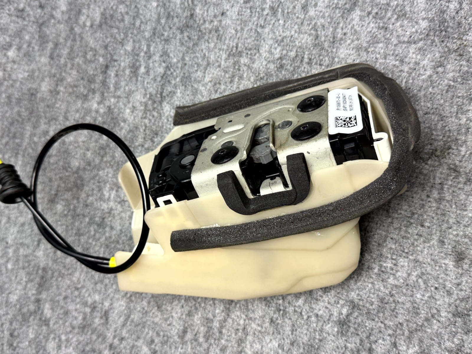 ♦️17-23 TESLA MODEL 3 REAR LEFT SIDE DOOR LATCH LOCK ACTUATOR OEM, 1068970-00-L