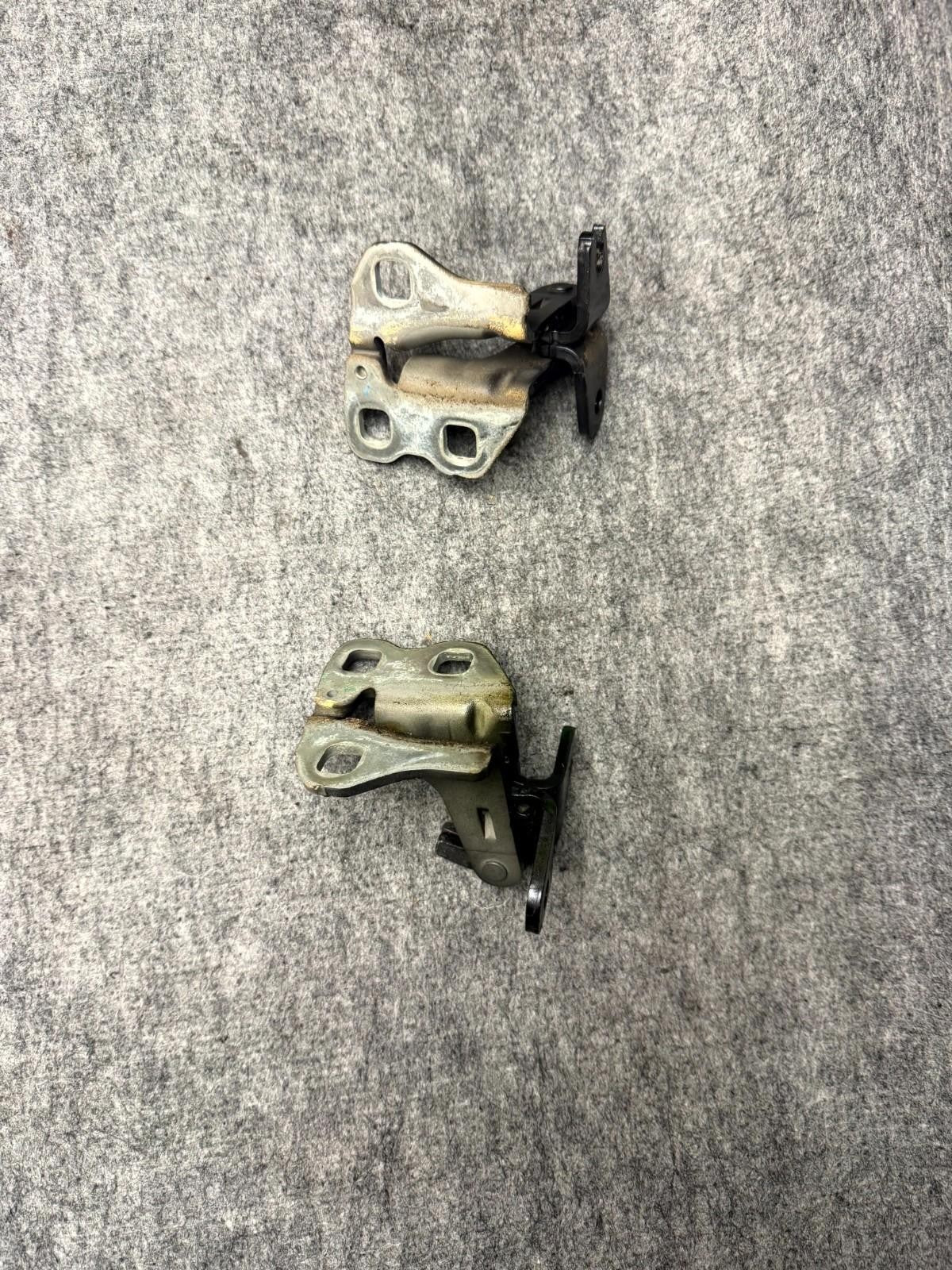♦️2017 - 2023 TESLA MODEL 3 FRONT RIGHT SIDE DOOR HINGE SET OEM, A046571