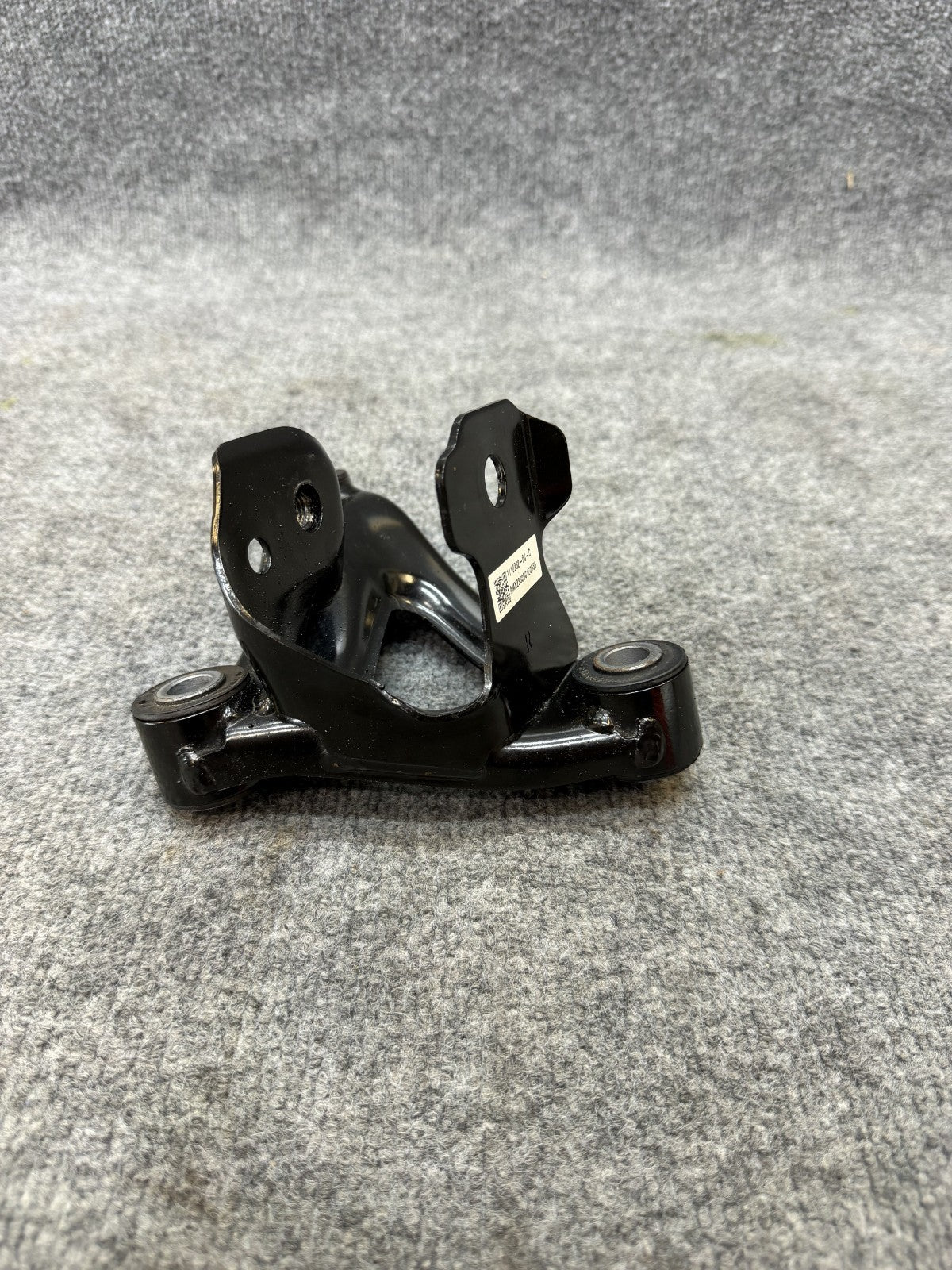 20-24 TESLA MODEL Y FRONT RIGHT DRIVE UNIT MOUNT SUPPORT BRACKET OEM, 111023200C