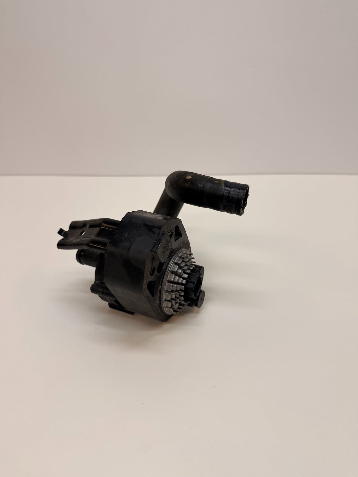 2012-2016 TESLA MODEL S BATERY AUXILIARY COOLANT WATER PUMP 6007367-00-E