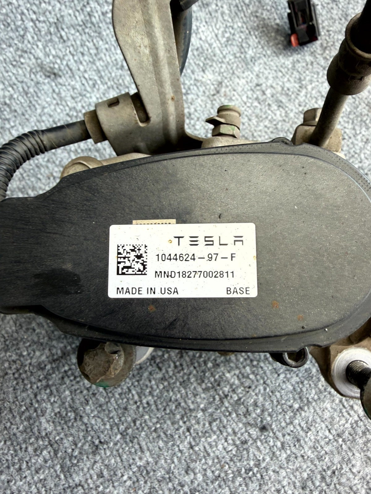 2017 – 2023 TESLA MODEL 3 REAR RIGHT SIDE BRAKE CALIPER W/ HOSE OEM 1044624-97-F