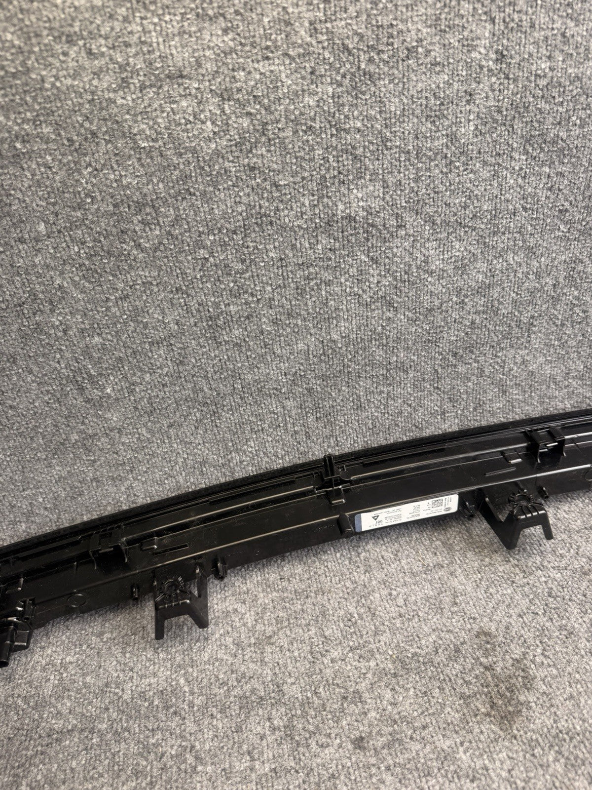 OEM 2025-2026 Tesla Model Y Front LED Light Bar Lamp Assembly 2038294-00-E