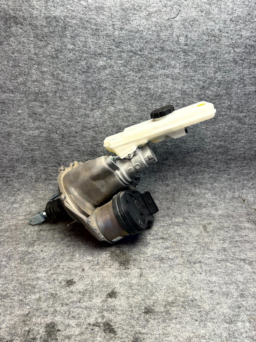 ♦️17-23 TESLA MODEL 3 BRAKE BOOSTER & MASTER CYLINDER & RESERVOIR OEM, 104467100