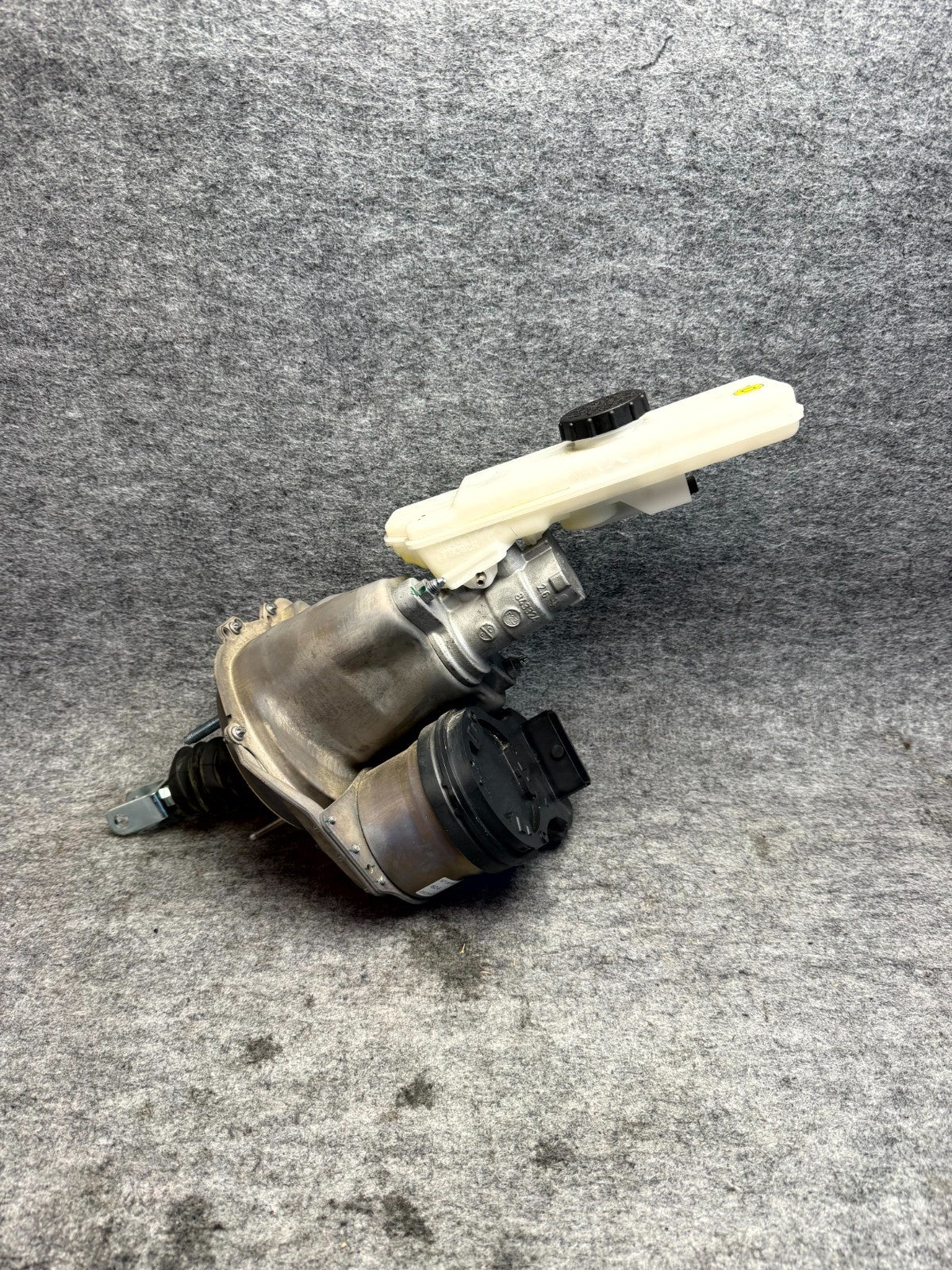 ♦️17-23 TESLA MODEL 3 BRAKE BOOSTER & MASTER CYLINDER & RESERVOIR OEM, 104467100