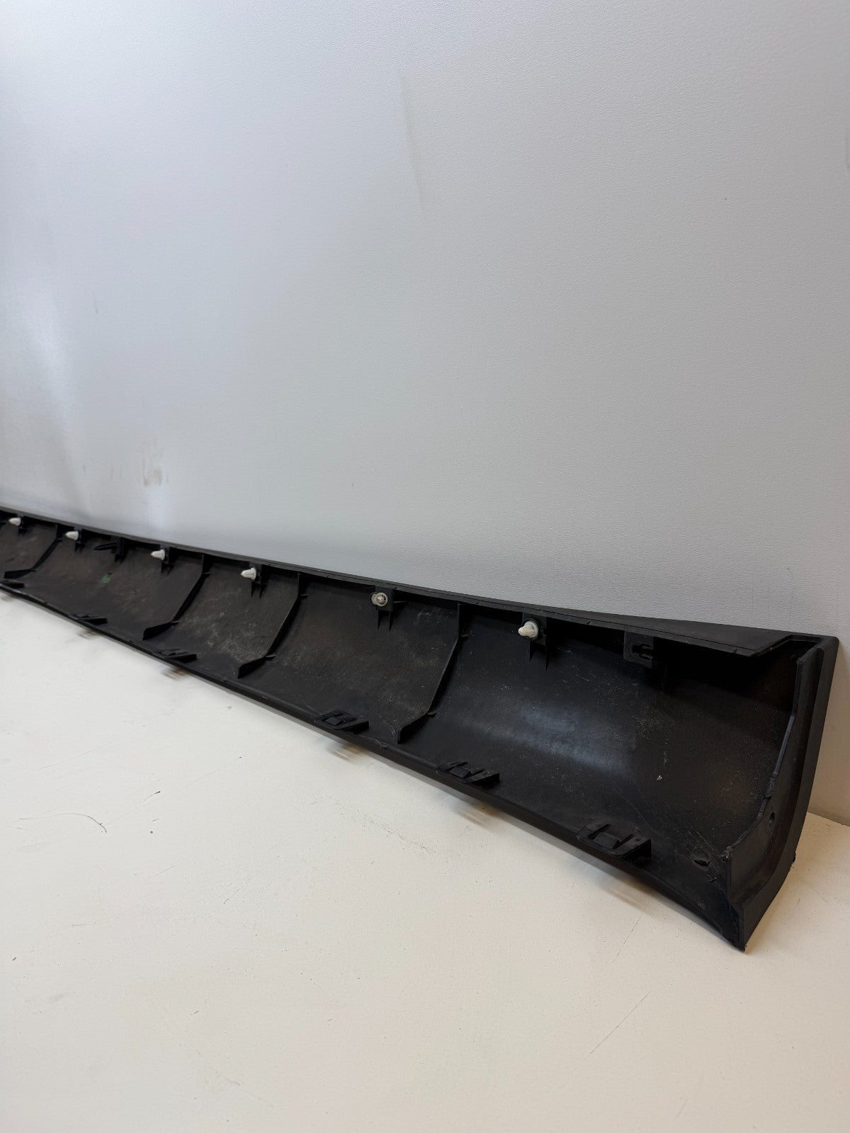 2020-2024 Tesla Model Y Right Side Molding Skirt Lower Rocker Cover 1497744-00-C