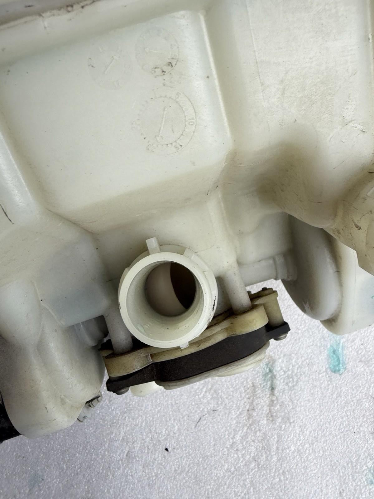 ♦️2017 - 2023 TESLA MODEL 3 COOLANT EXPANSION TANK WITH PUMP OEM, 1097016-00-D