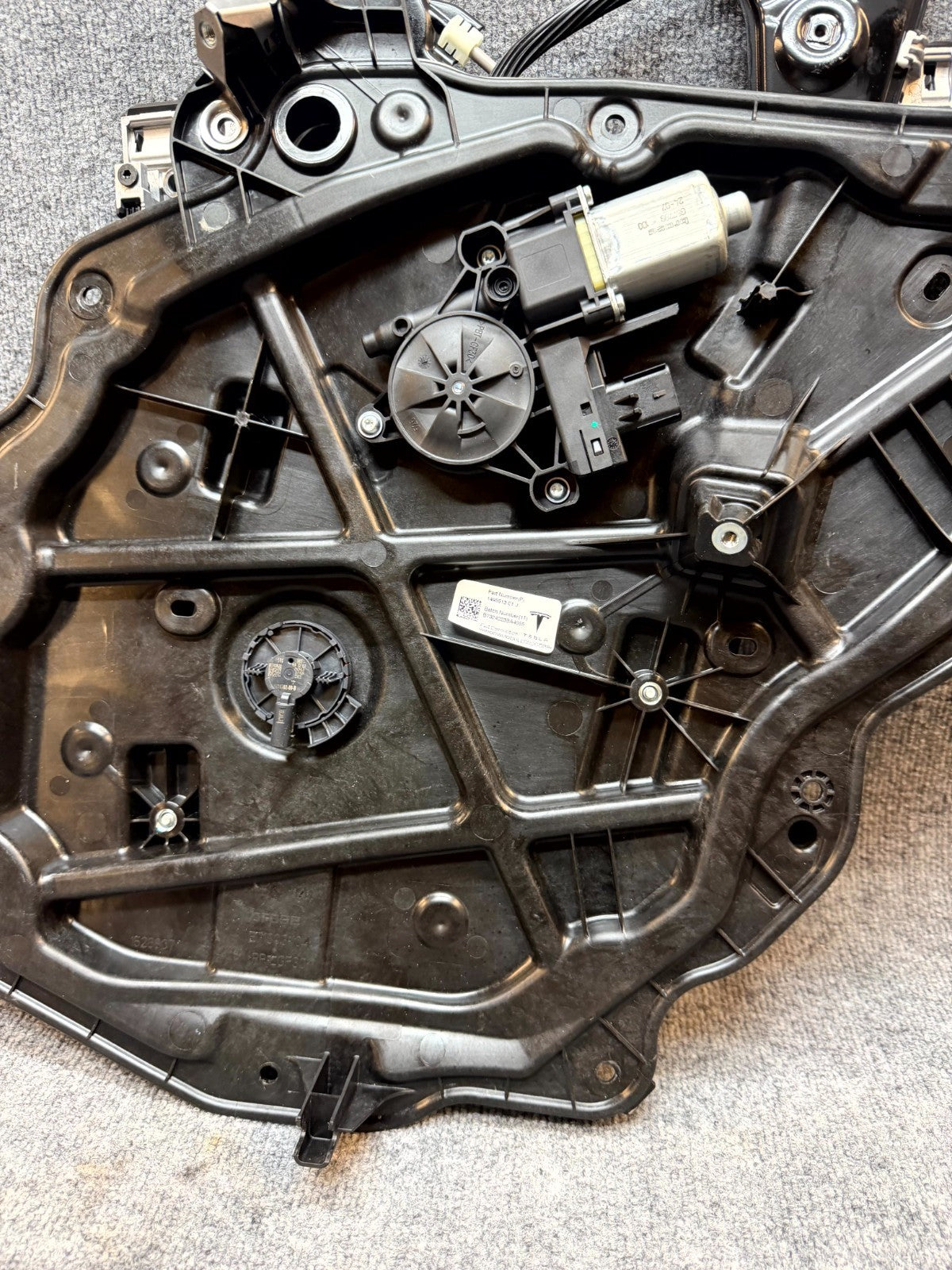 2020-2024 TESLA MODEL Y REAR RIGHT DOOR WINDOW REGULATOR & MOTOR OEM, 149551301J