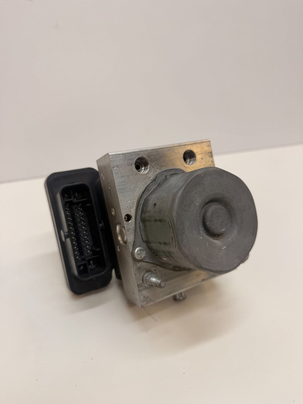 2012-2020 TESLA MODEL S ABS Anti Lock Brake Pump Module Unit 1037797-00-C
