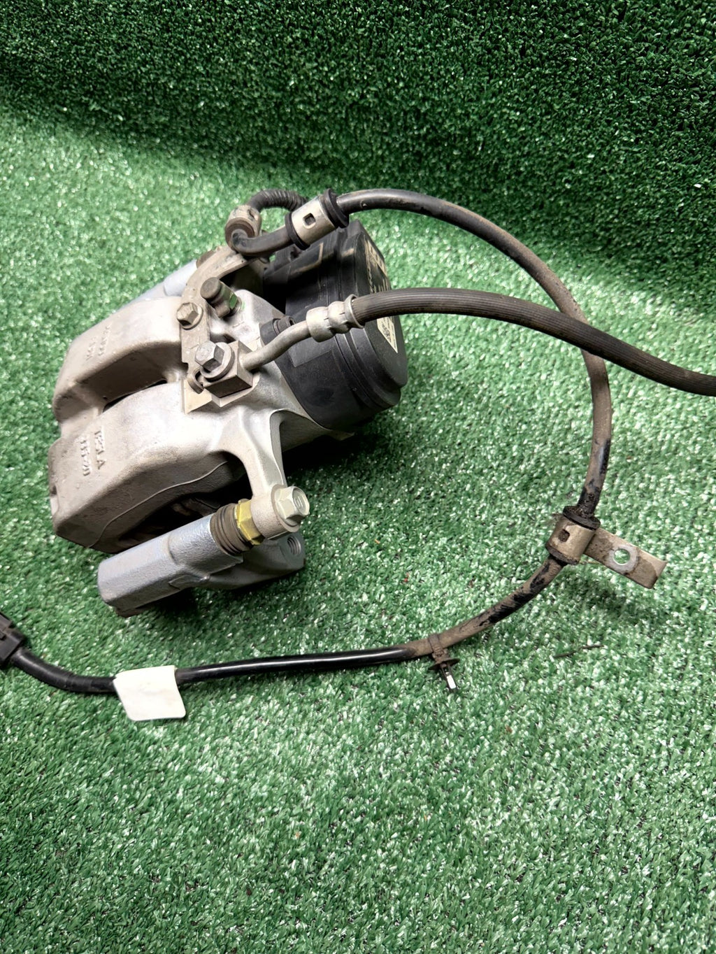 ♦️20–23 TESLA MODEL 3/Y LEFT SIDE BRAKE CALIPER W/ BRAKE HOSE OEM, 1044623-00-H