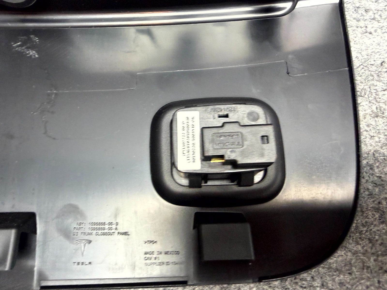 ♦️17–23 TESLA MODEL 3 FRONT FRUNK CLOSE OUT PANEL HOOD LATCH COVER OEM,109585800